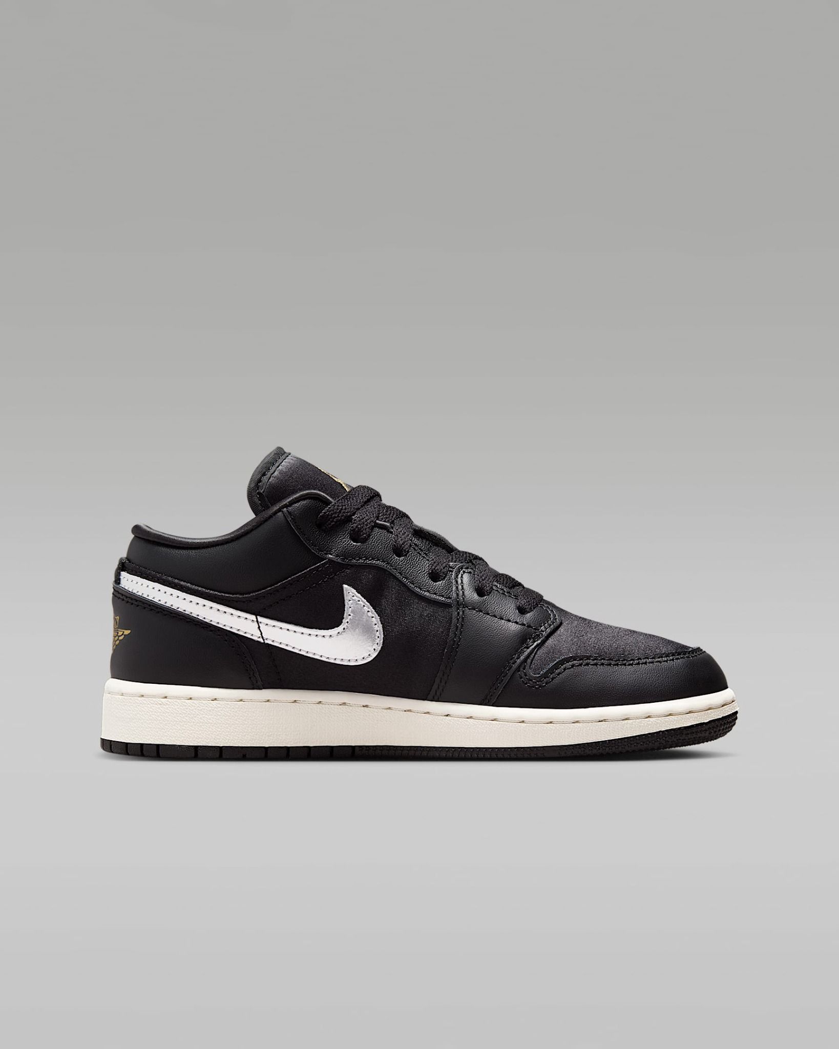 Nike Giày thời trang thể thao Bé Trai Air Jordan Low SE Older