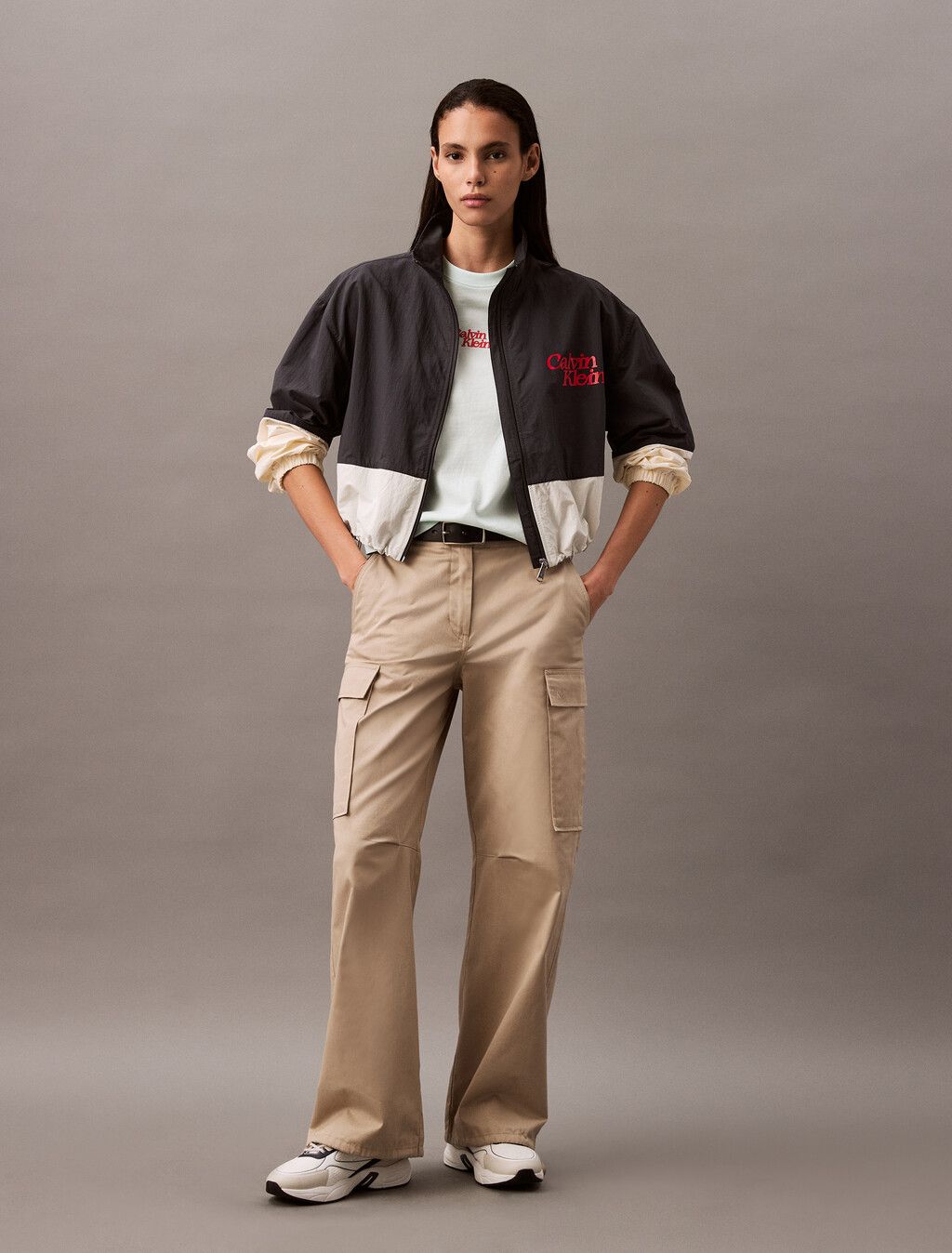 Calvin Klein - Áo thun tay ngắn nữ CK Flocked Logo Crewneck Tee