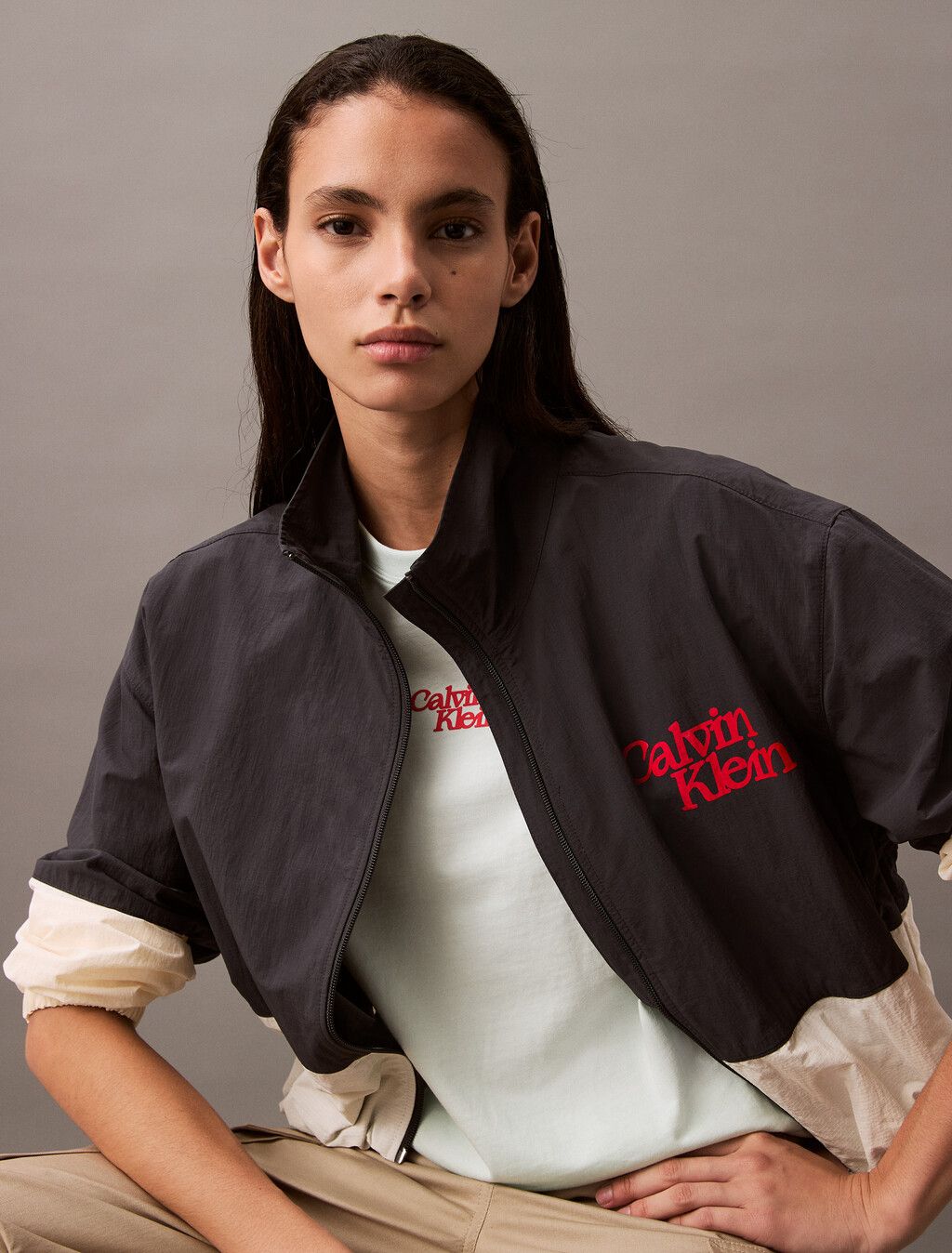 Calvin Klein - Áo thun tay ngắn nữ CK Flocked Logo Crewneck Tee