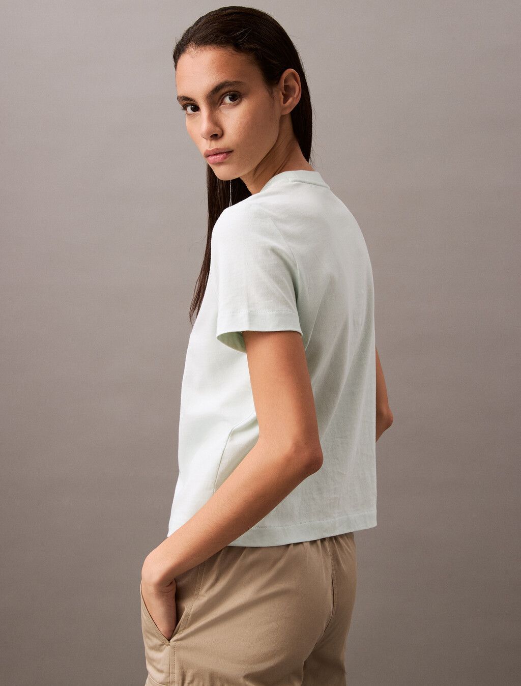 Calvin Klein - Áo thun tay ngắn nữ CK Flocked Logo Crewneck Tee