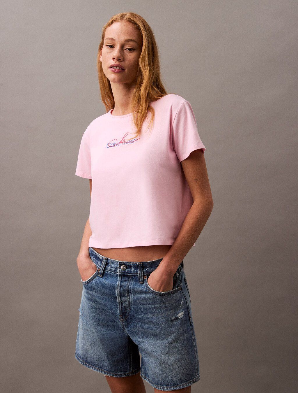 Calvin Klein - Áo thun thời trang CK nữ Slim Script Logo T-shirt