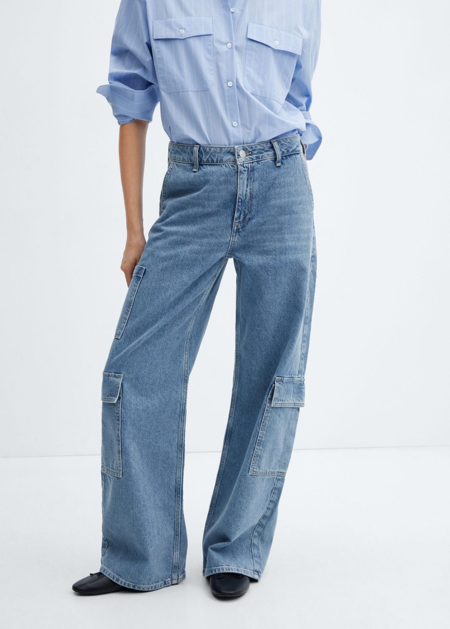 Mango - Quần jeans nữ Loose cargo jeans with pockets