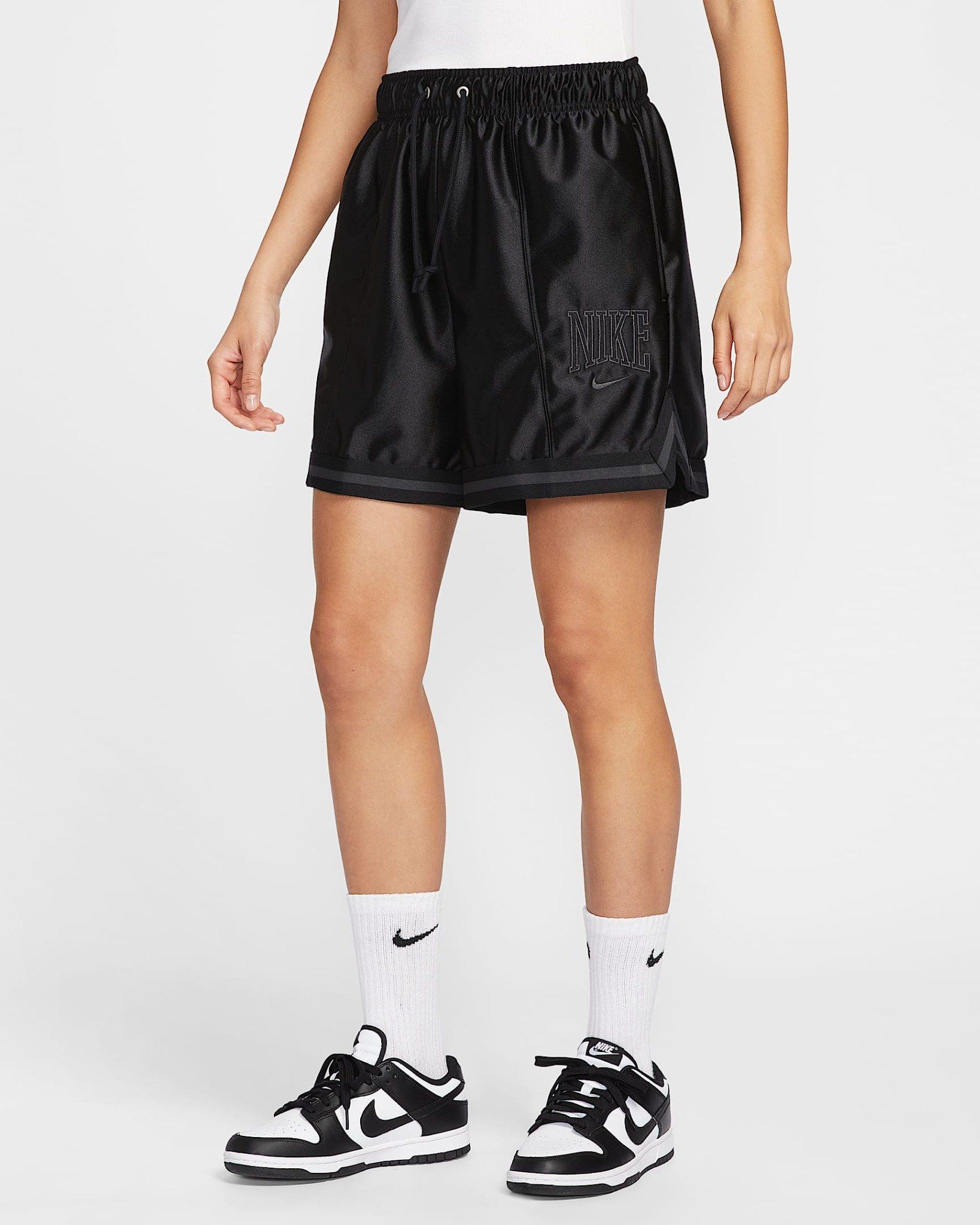 Nike - Quần ngắn thể thao Nữ Sportswear Women's Loose Mid-Rise Graphic Shorts