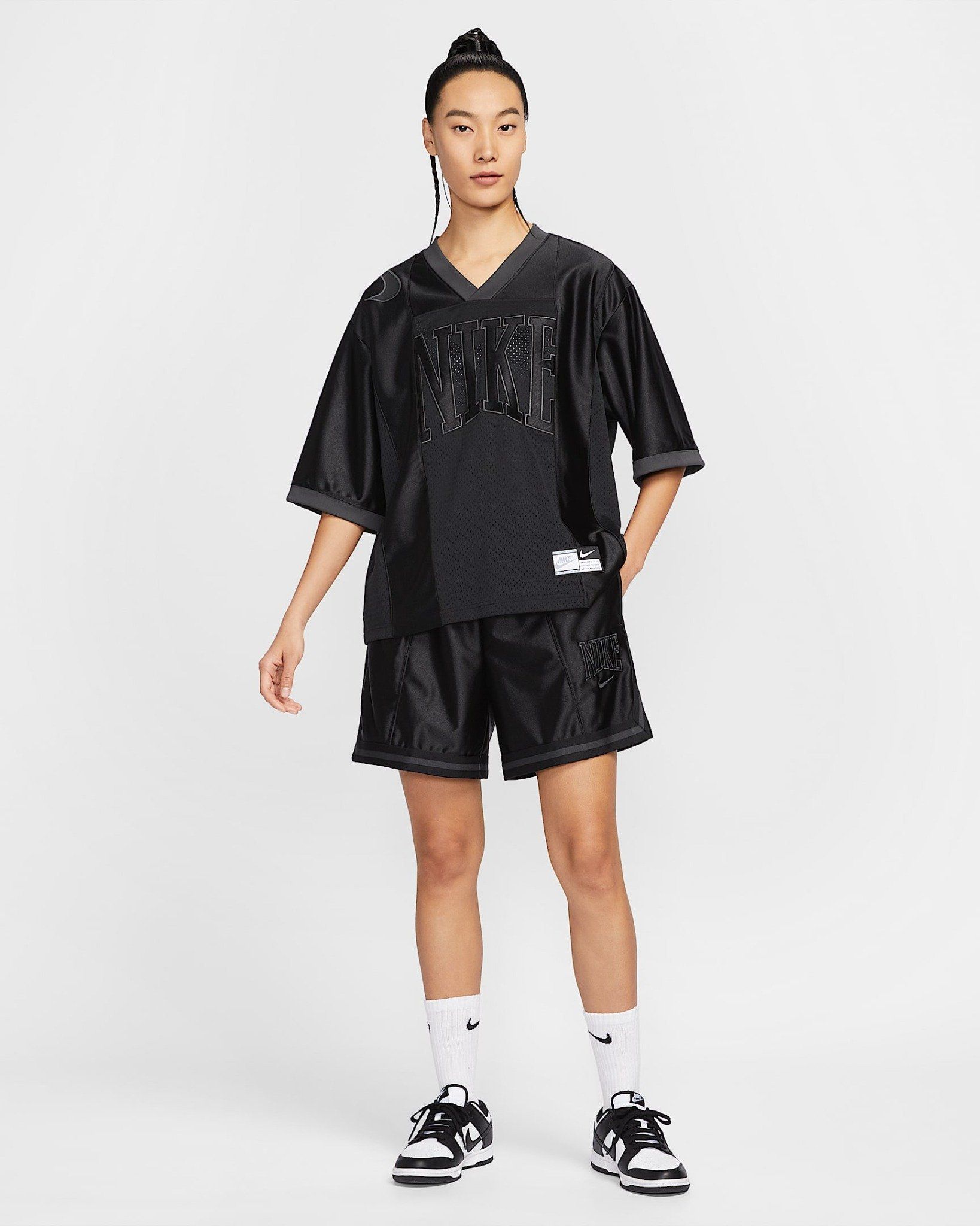 Nike - Quần ngắn thể thao Nữ Sportswear Women's Loose Mid-Rise Graphic Shorts