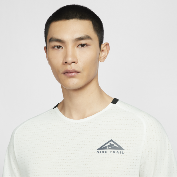 Nike - Áo thun chạy bộ Nam Dri-Fit Trail Solar Chase Tee
