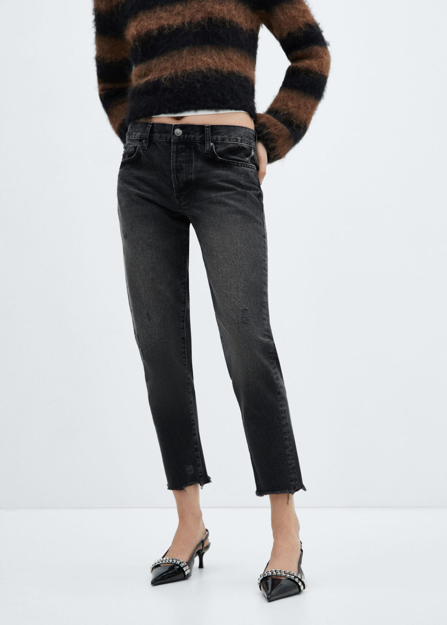 Mango - Quần jeans nữ Ripped low-rise girlfriend jeans