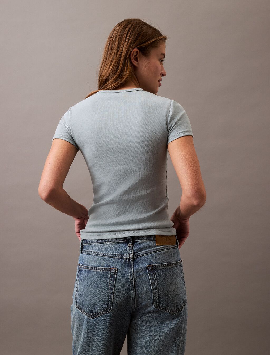 Calvin Klein - Áo thun tay ngắn nữ CK Cropped Monogram T-shirt