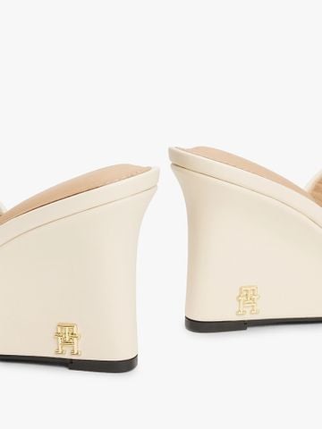 Tommy Hilfiger - Giày đế cao nữ Leather TH Monogram Plaque Wedge Mules