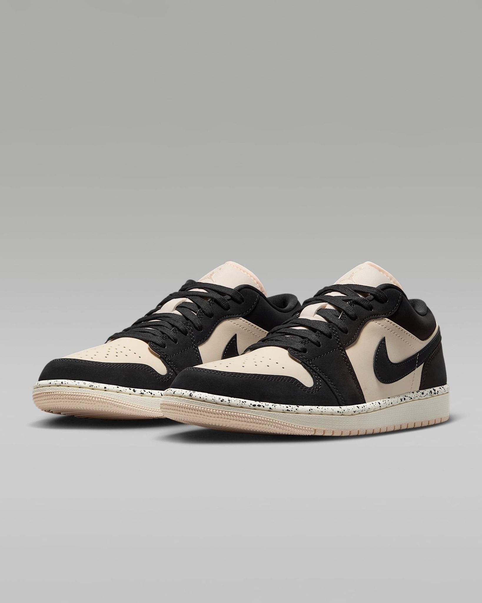 Nike - Giày thời trang thể thao Nữ Air Jordan 1 Low Women's Shoes