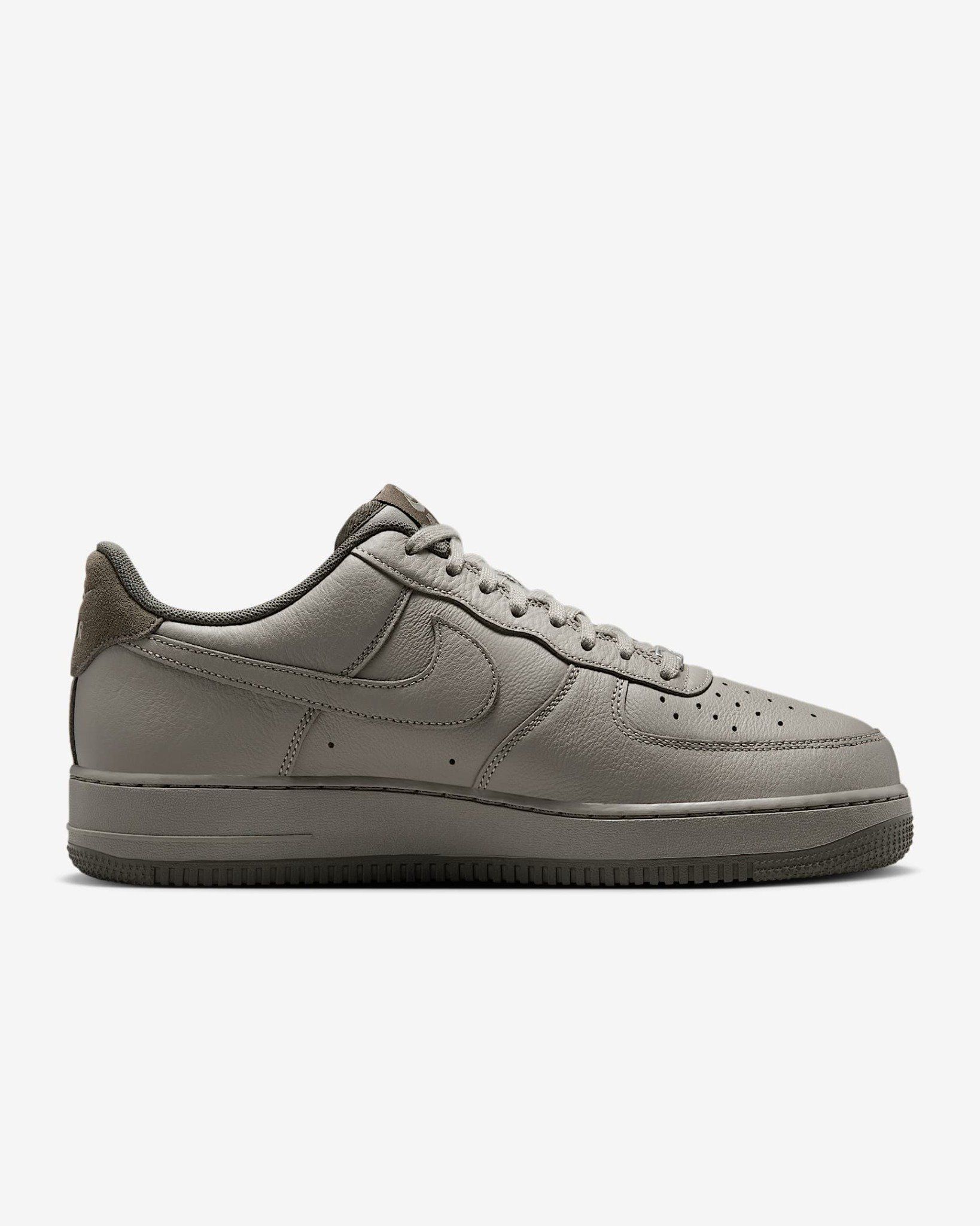 Nike - Giày thời trang thể thao Nam Air Force 1 '07 LV8 Men's Shoes