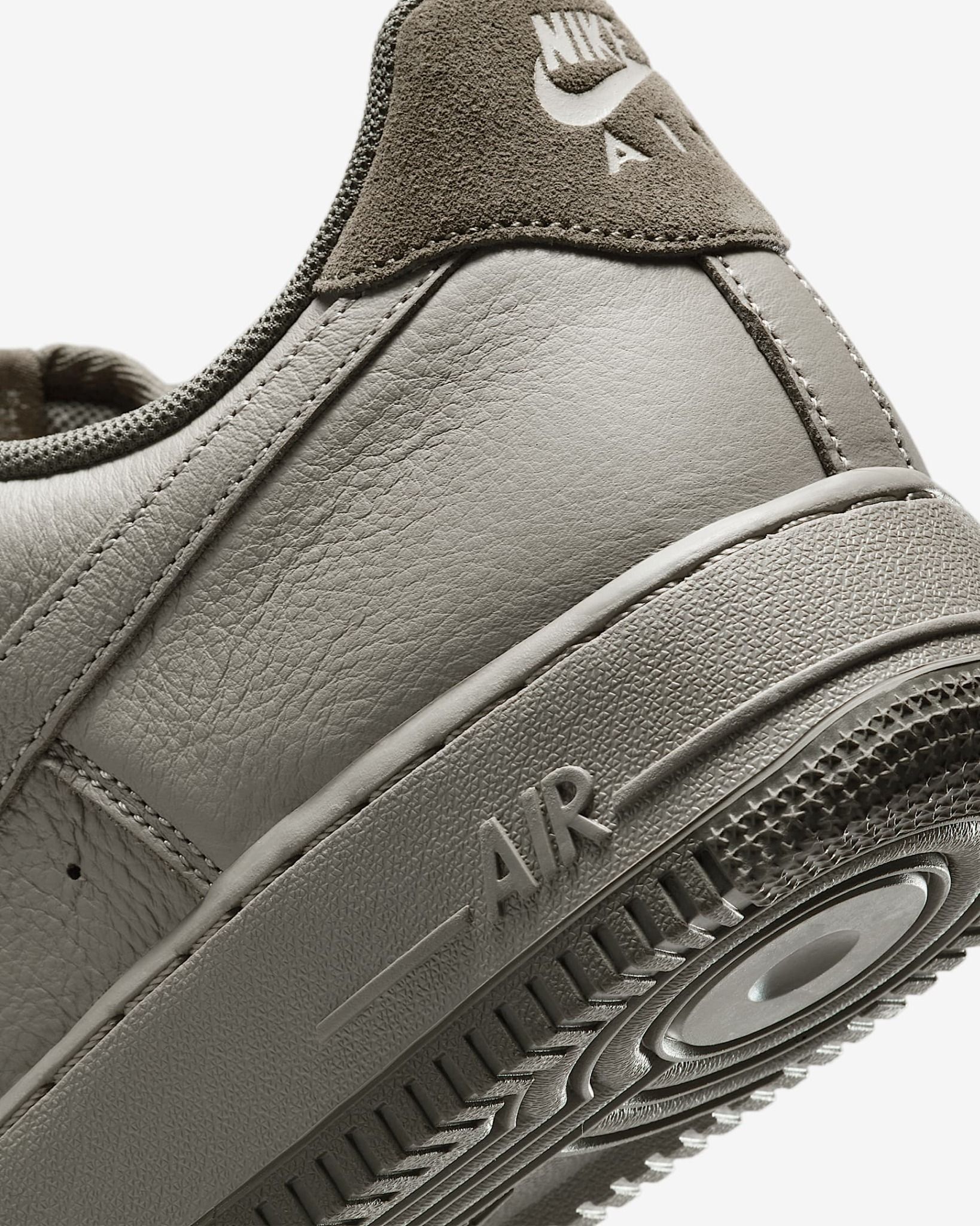 Nike - Giày thời trang thể thao Nam Air Force 1 '07 LV8 Men's Shoes