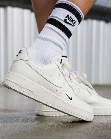 Nike - Giày thời trang thể thao Nữ Air Force 1 '07 Essential Women's Shoes