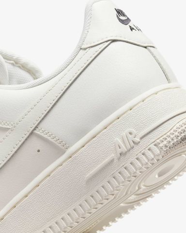 Nike - Giày thời trang thể thao Nữ Air Force 1 '07 Essential Women's Shoes