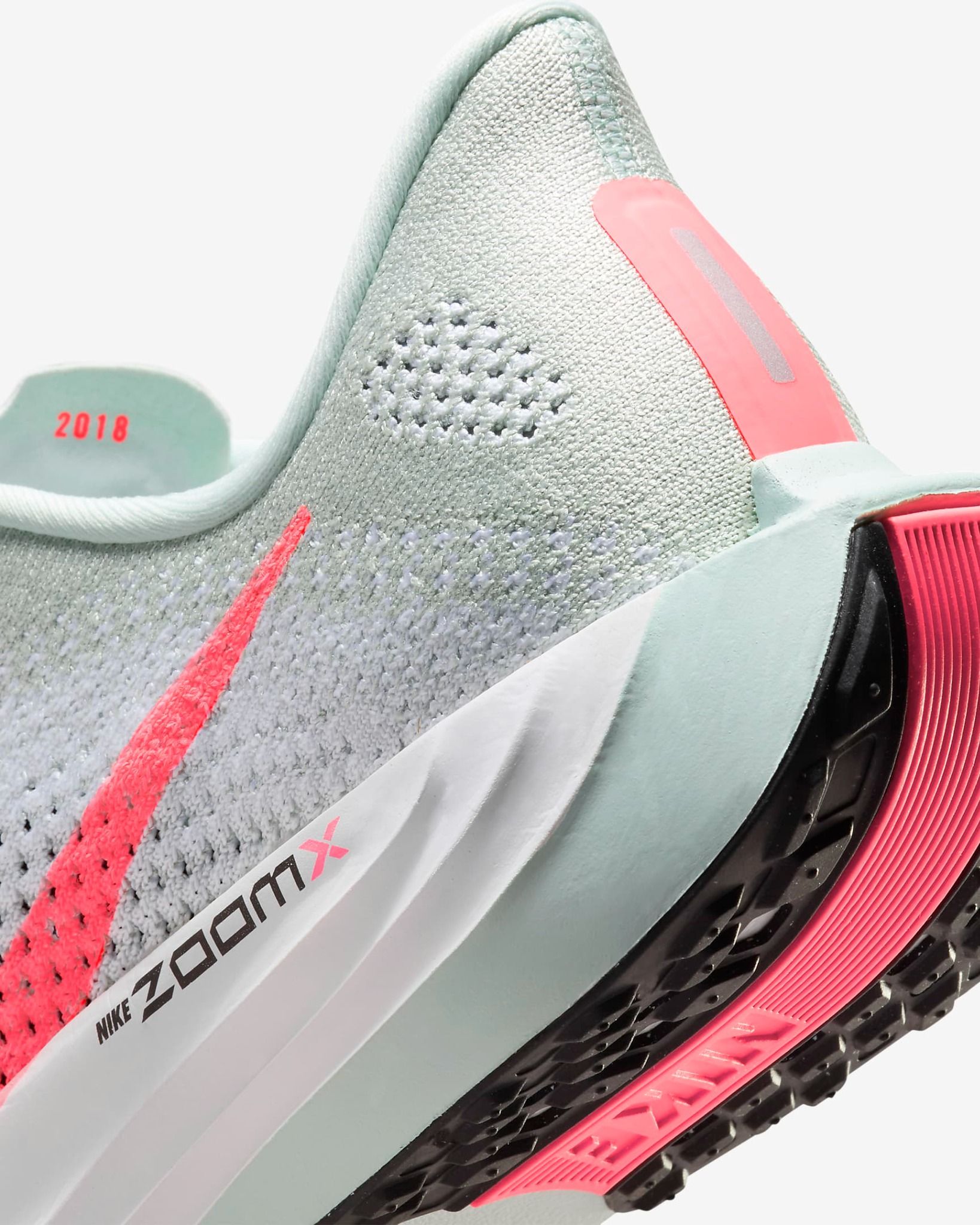 Nike - Giày chạy bộ thể thao Nữ Pegasus Plus Women's Road Running Shoes