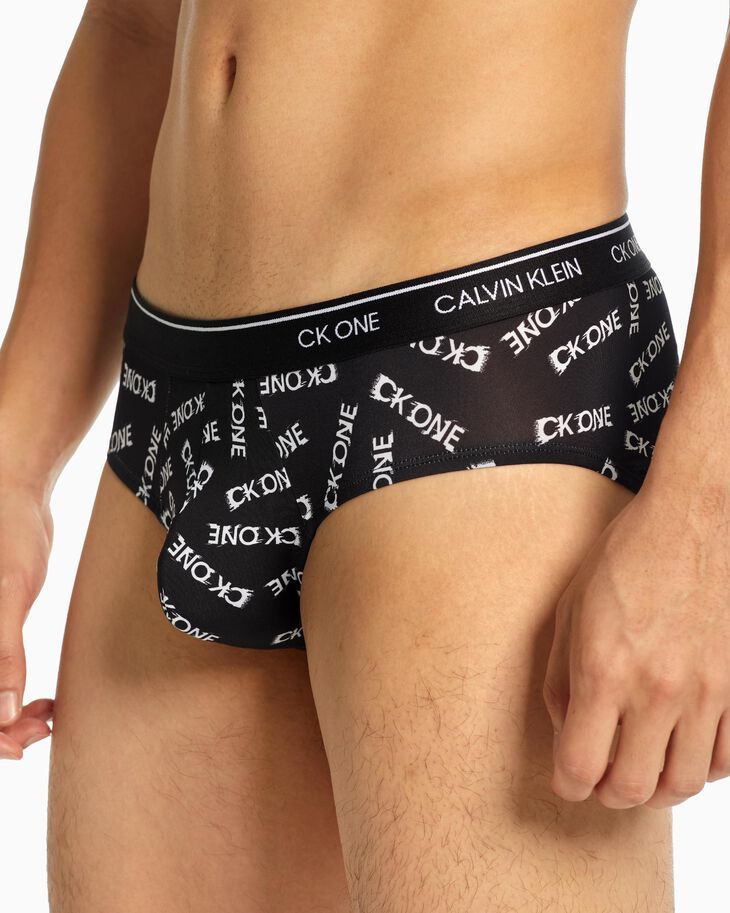 Calvin Klein - Quần lót nam Hip Brief NB22S22 – ULA Vietnam Calvin Klein - Quần lót nam Hip Brief NB22S22 – ULA Vietnam