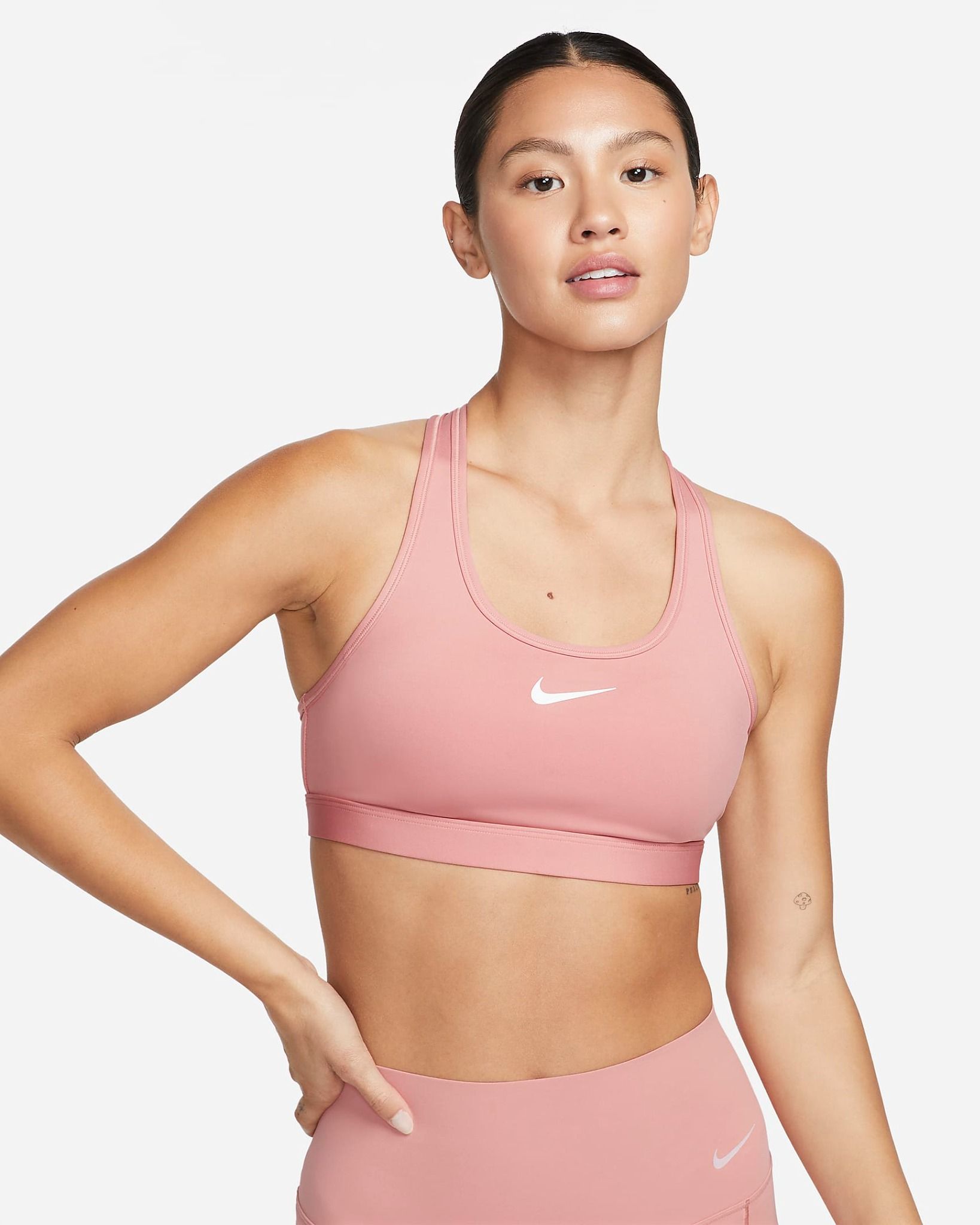 Nike - Áo ngực tập luyện hỗ trợ vừa Nữ Swoosh Medium-Support Women's Padded Sports Bra