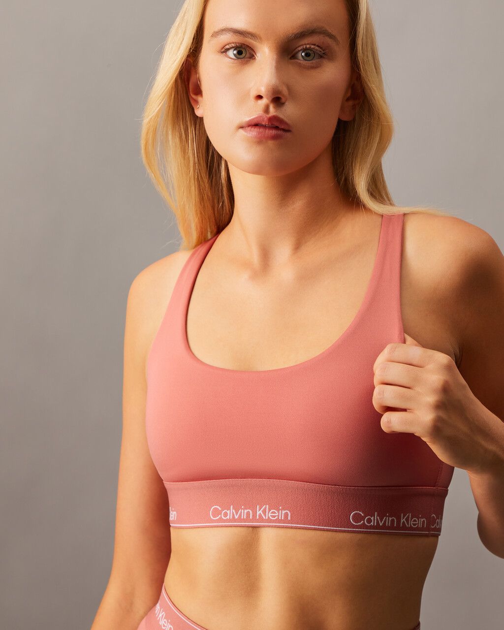 Calvin Klein - Áo bra thể thao CK nữ Essentials Modern Sport Medium Support Bra