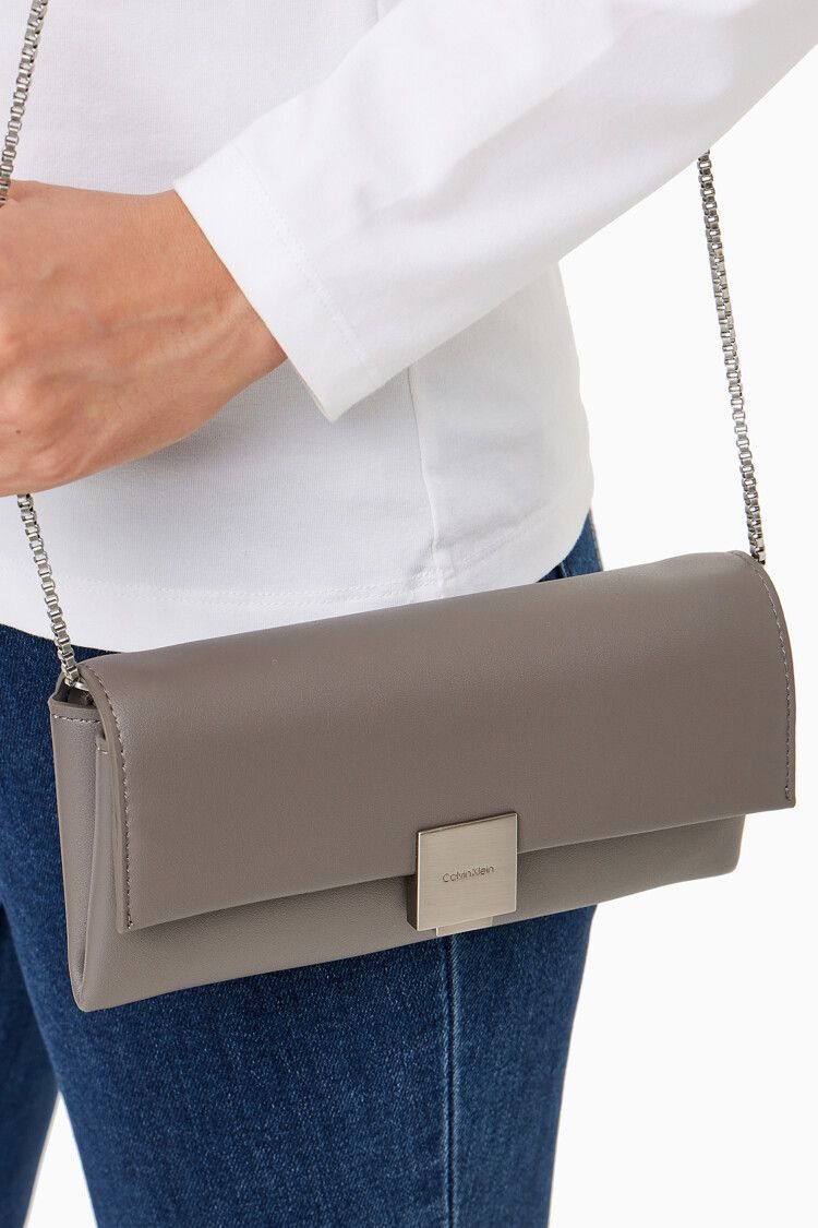Calvin Klein - Túi đeo chéo CK nữ Long Fold Flap Phone Crossbody Bag