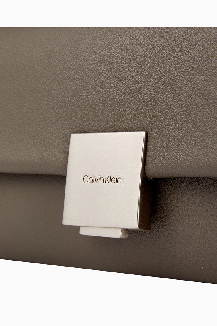 Calvin Klein - Túi đeo chéo CK nữ Long Fold Flap Phone Crossbody Bag