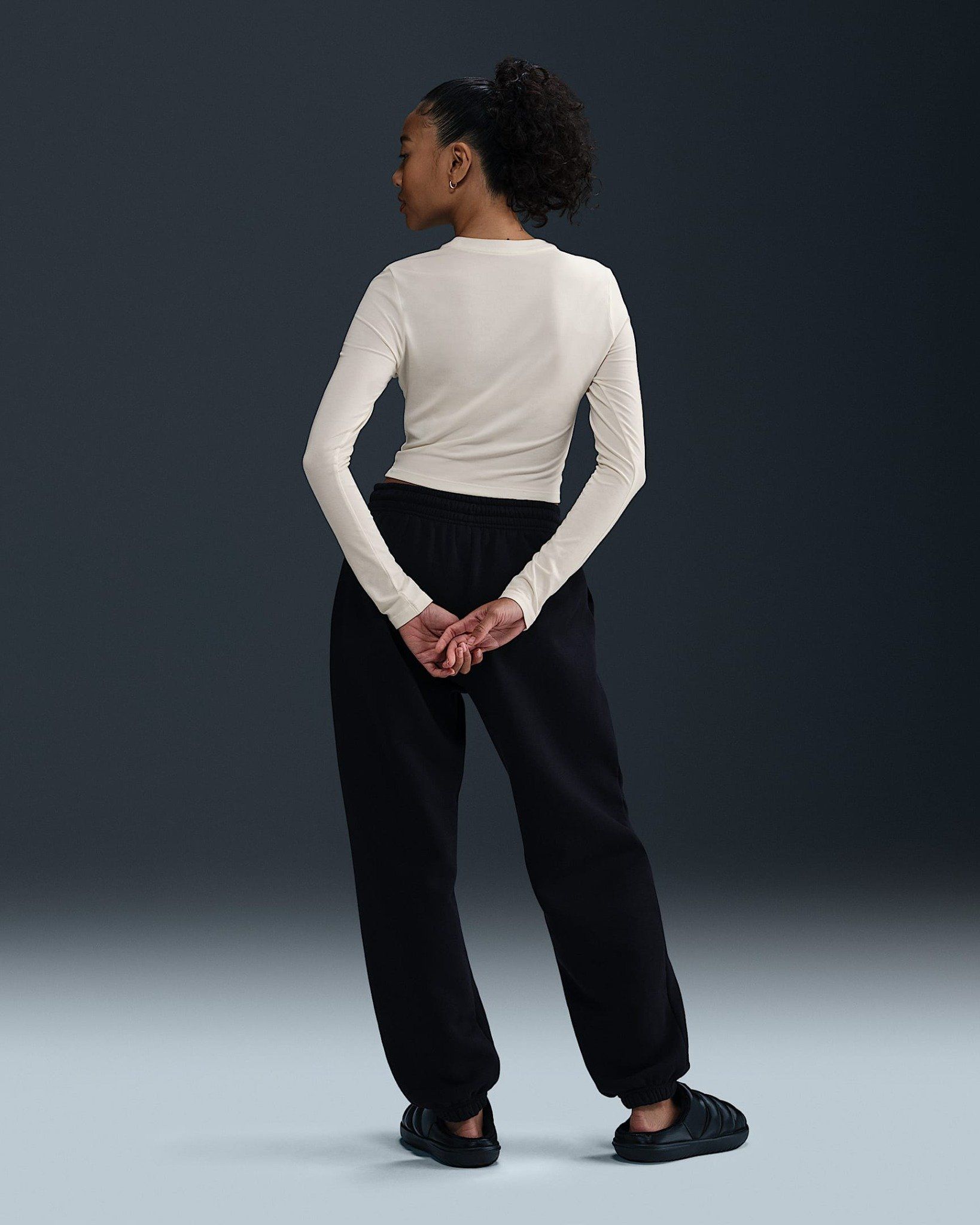 Nike - Áo tay dài thể thao Nữ Chill Knit Women's Slim Long-Sleeve Cropped Top