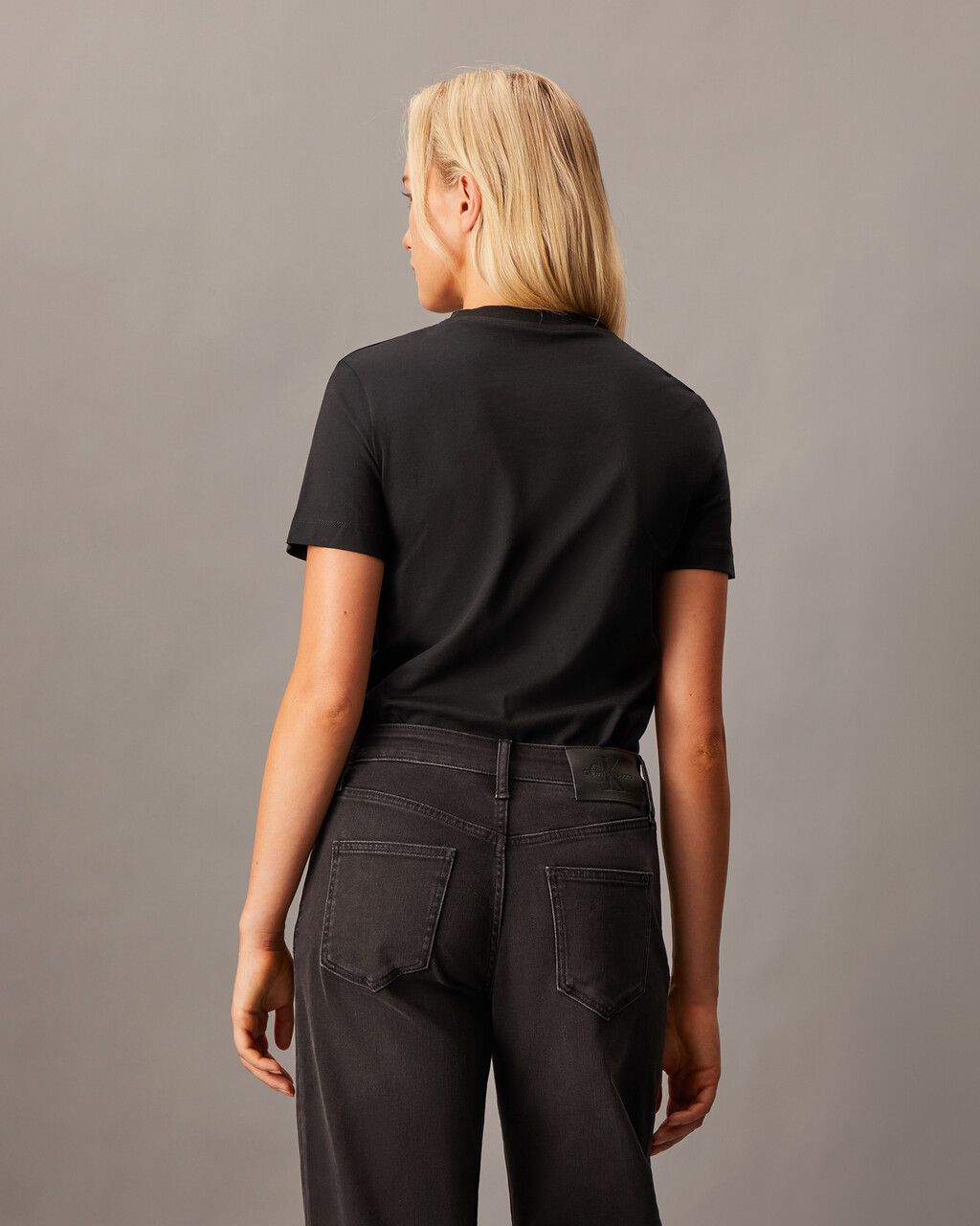Calvin Klein - Áo thun tay ngắn CK nữ Embroidered Logo T-shirt