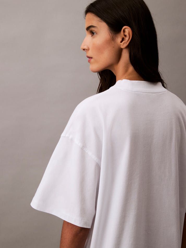 Calvin Klein - Áo phông thời trang nữ CK Spaced Logo Graphic Relaxed T-Shirt