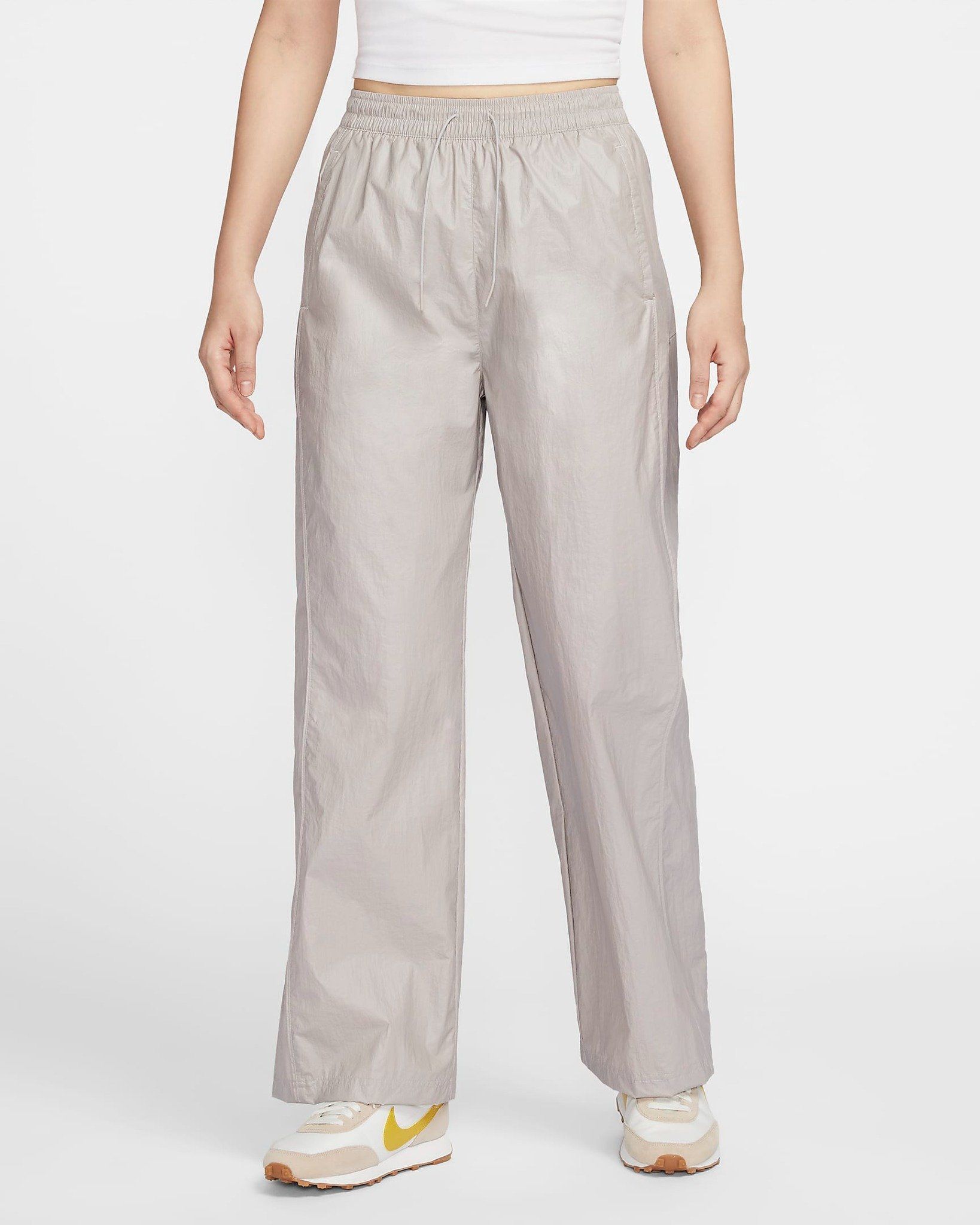 Nike - Quần dài ống rộng Nữ Windrunner Women's Woven High-Waisted Open-Hem Trousers