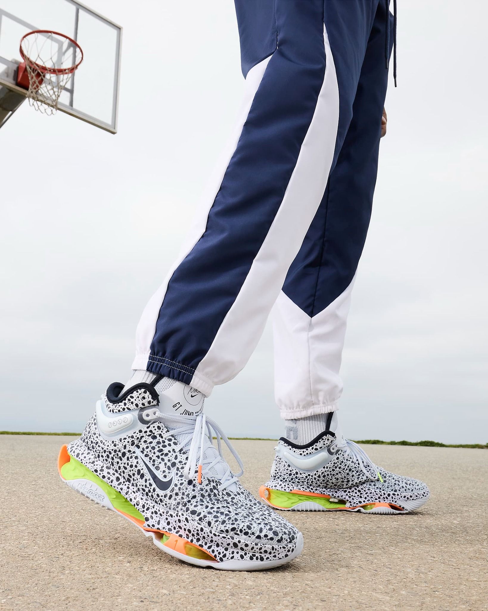 Nike - Giày thể thao Nam G.T. Jump 2 Electric Basketball Shoes