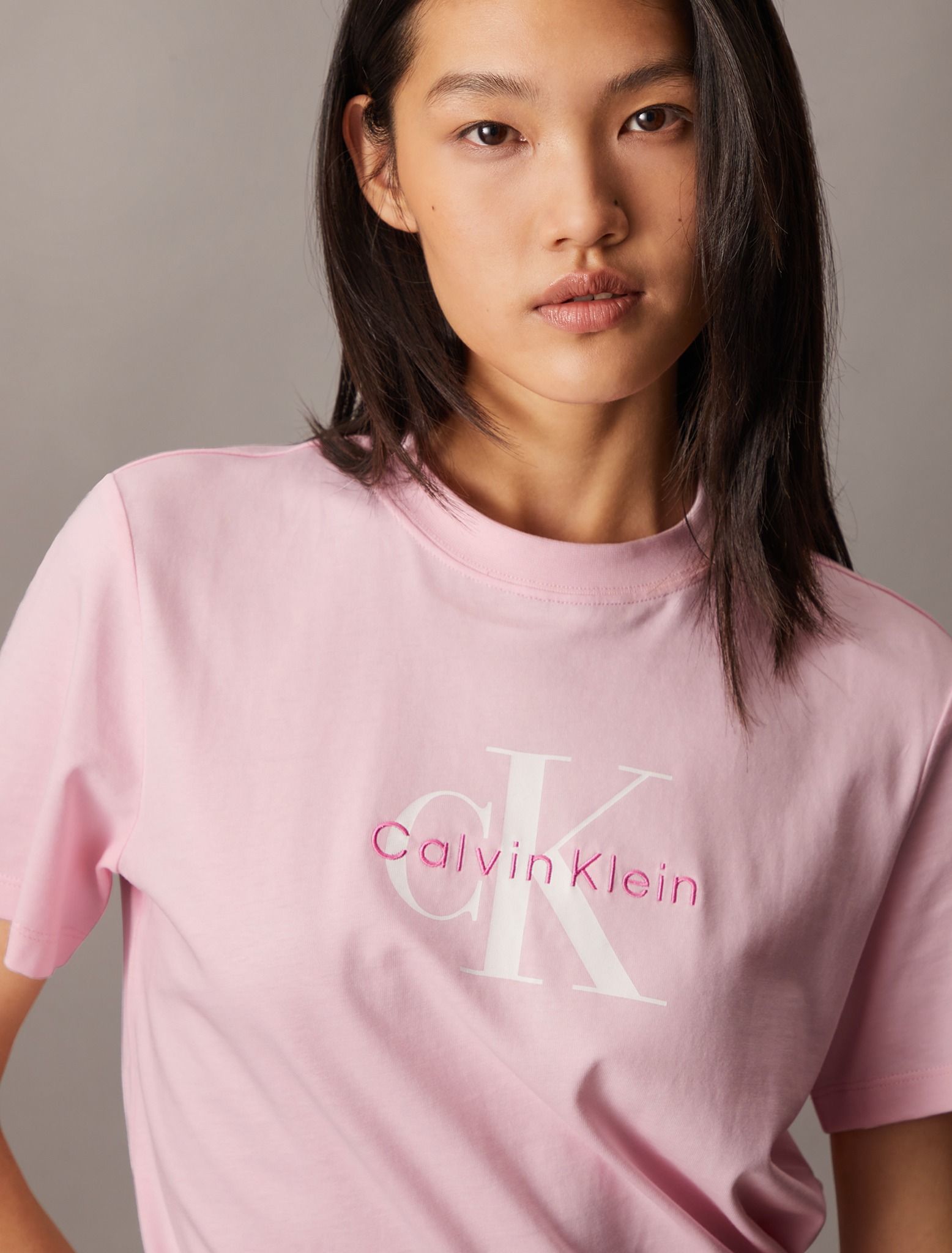 Calvin Klein - Áo thun CK nữ Hero Classic Monologo Tee