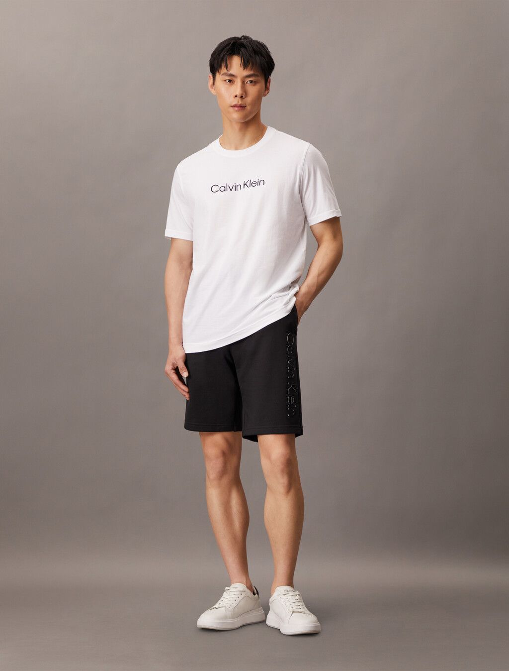 Calvin Klein - Áo thun thể thao nam CK Essential Logo Short Sleeve Tee