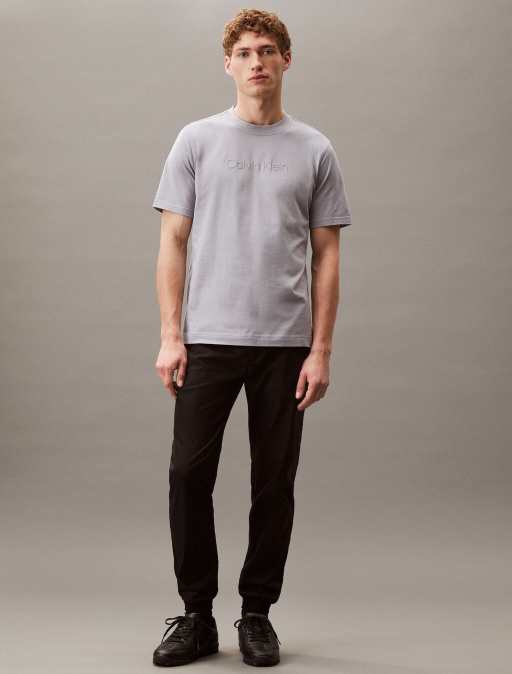 Calvin Klein - Áo phông thể thao nam Essential Logo Short Sleeve Tee