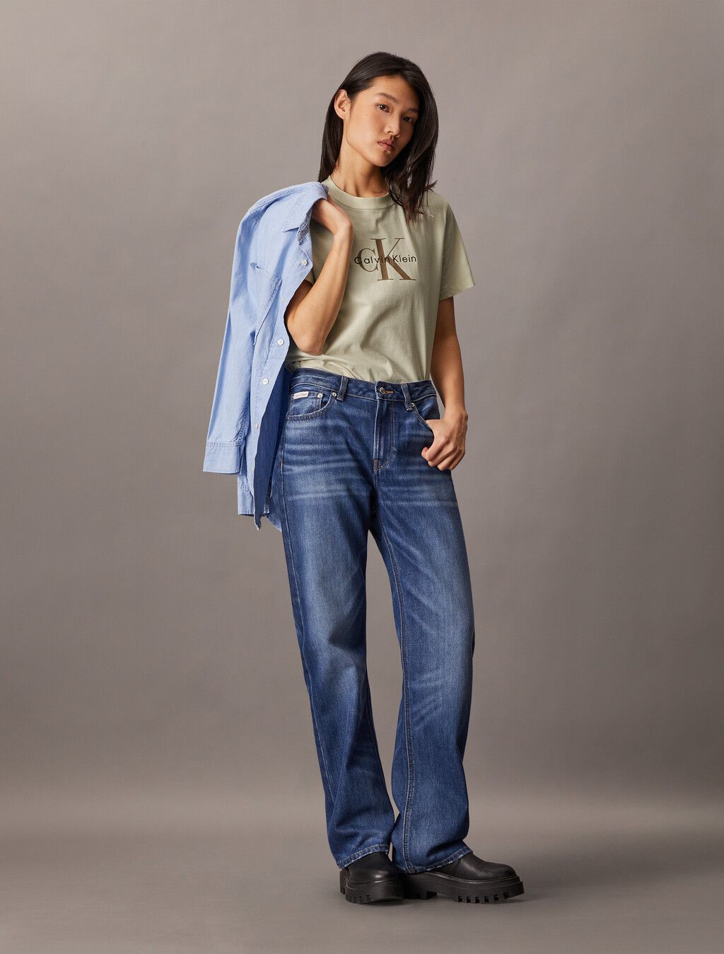 Calvin Klein - Áo thun tay ngắn nữ CK Hero Classic Monogram Tee