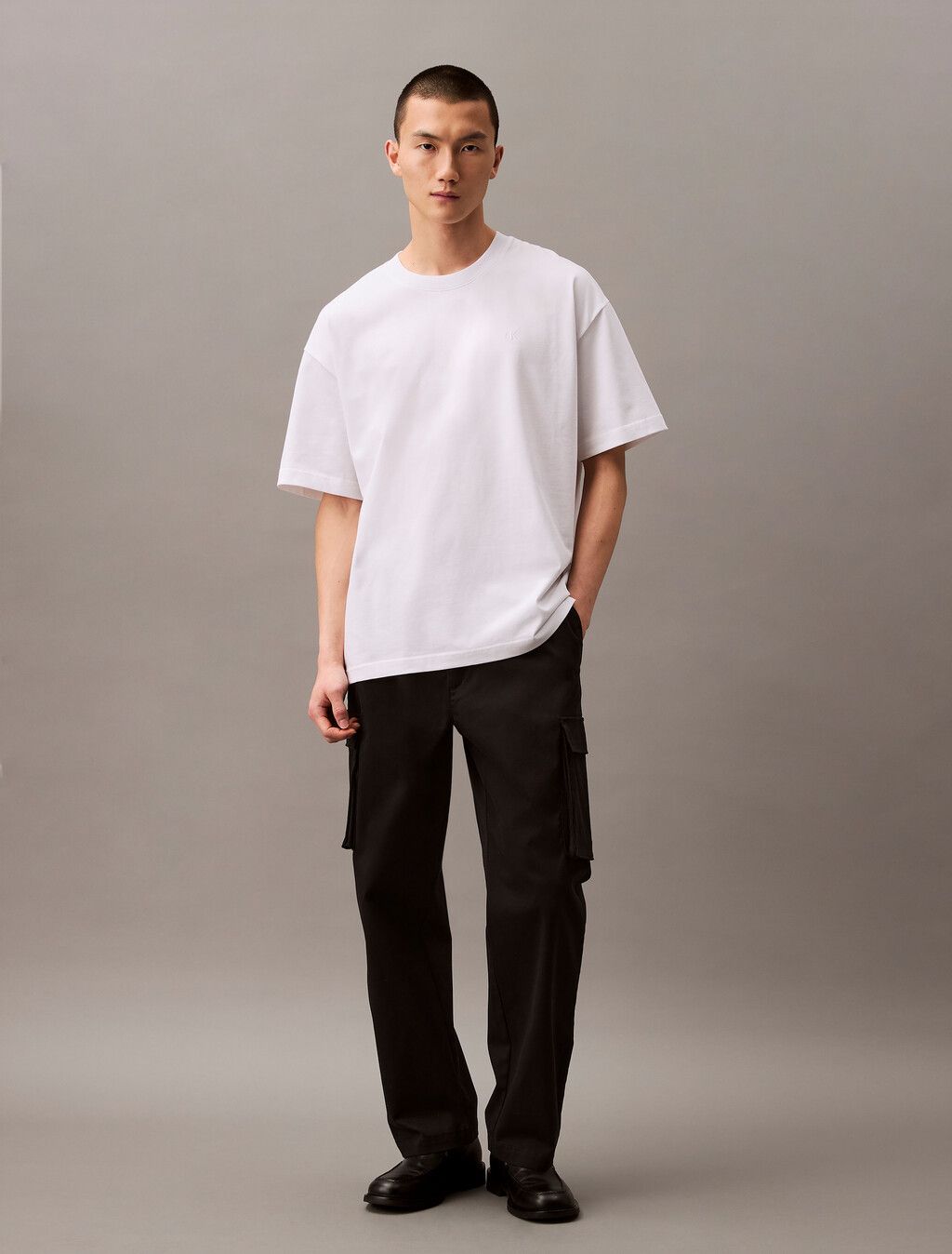 Calvin Klein - Áo phông tay ngắn nam Oversized Embossed Monogram Tee