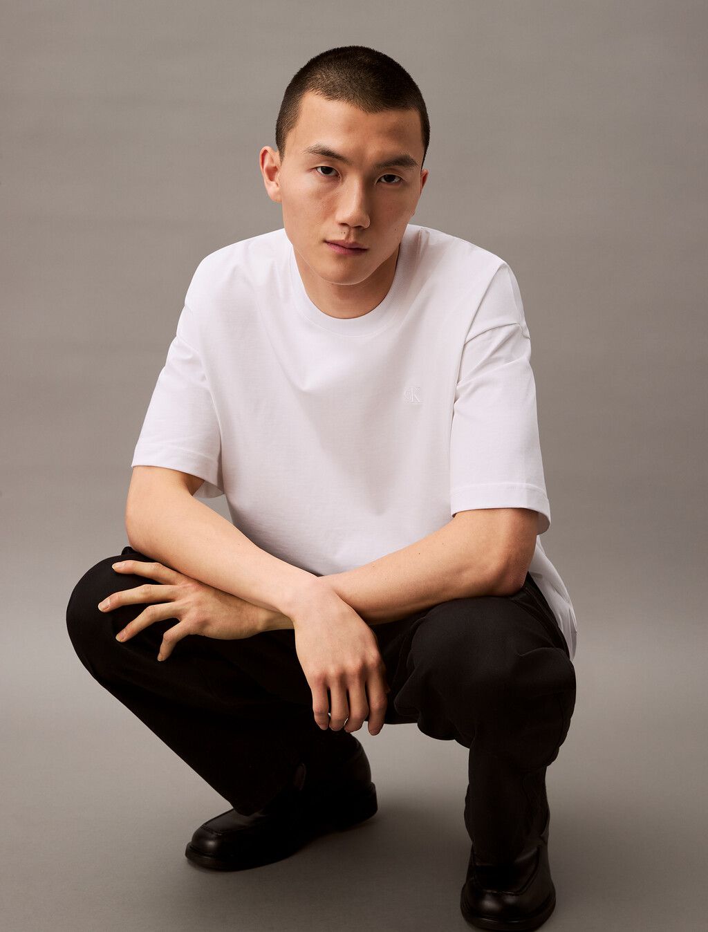 Calvin Klein - Áo phông tay ngắn nam Oversized Embossed Monogram Tee