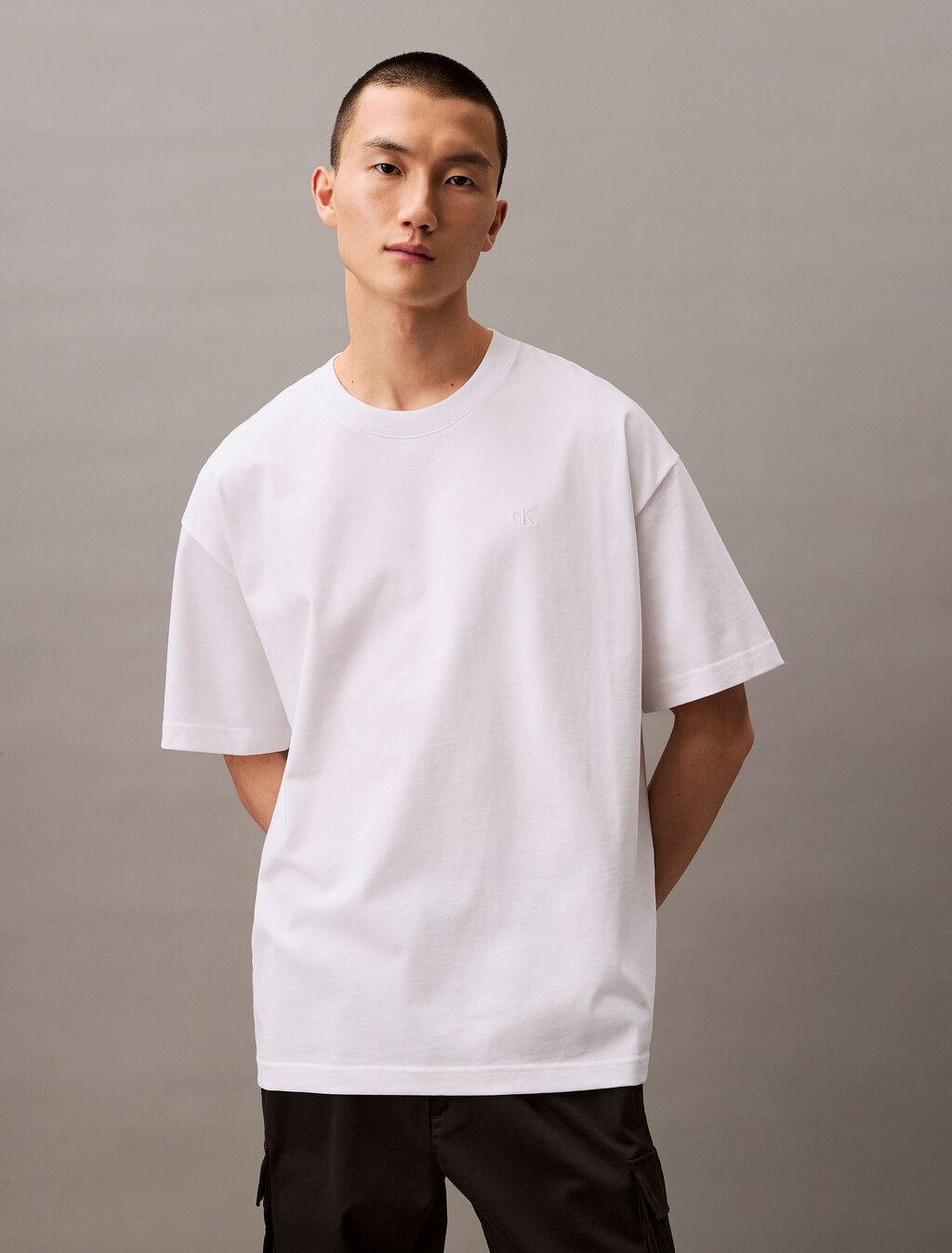Calvin Klein - Áo phông tay ngắn nam Oversized Embossed Monogram Tee