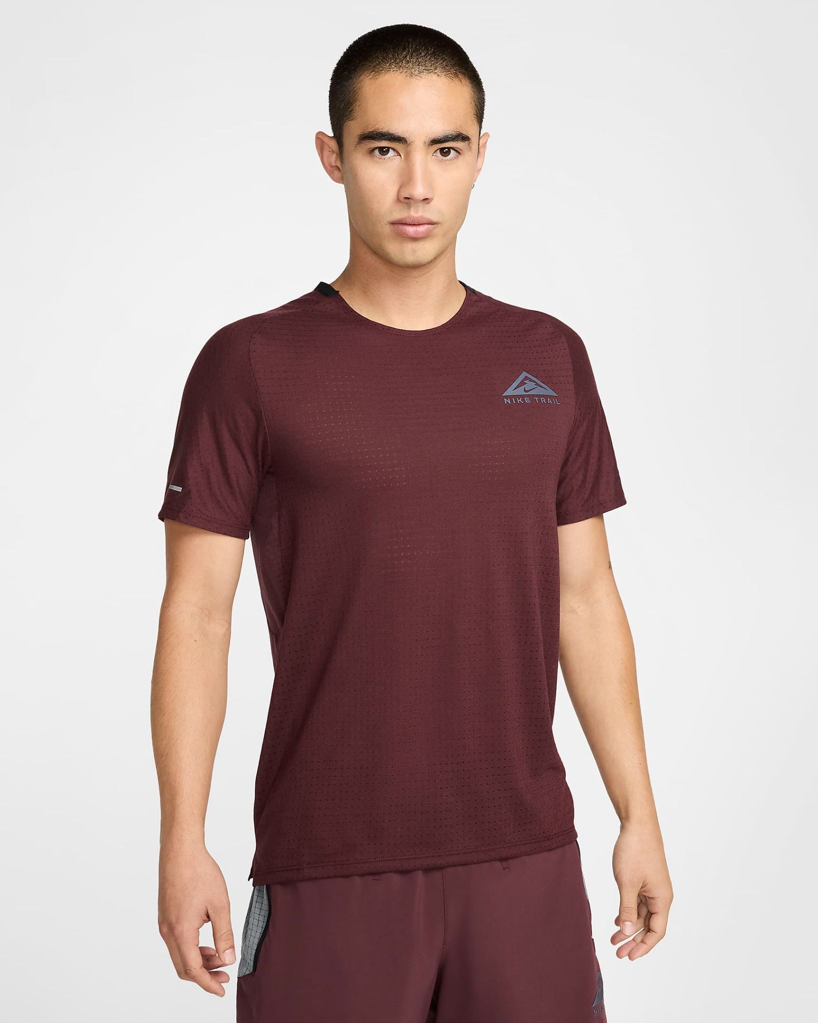 Nike - Áo tay ngắn thể thao Nam Dri-FIT Trail Solar Chase Men's Short-Sleeve Trail-Running Top