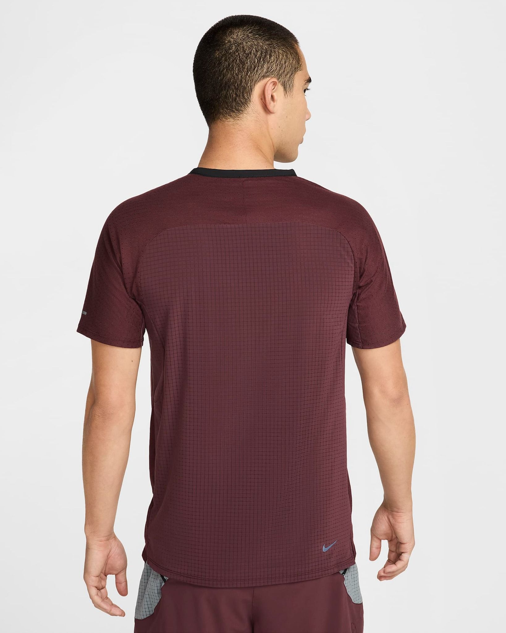 Nike - Áo tay ngắn thể thao Nam Dri-FIT Trail Solar Chase Men's Short-Sleeve Trail-Running Top