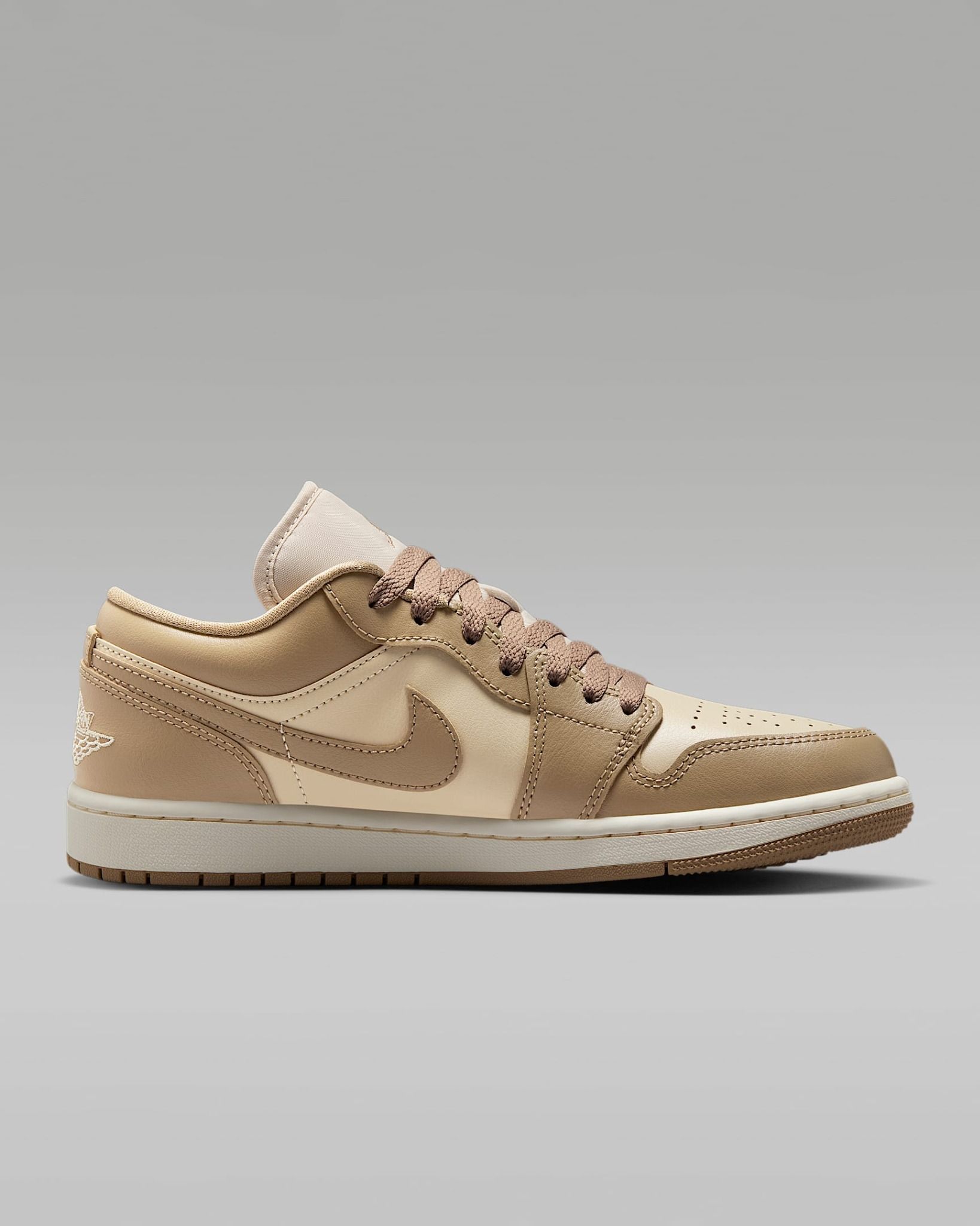 Nike - Giày thời trang thể thao Nữ Air Jordan 1 Low Women's Shoes