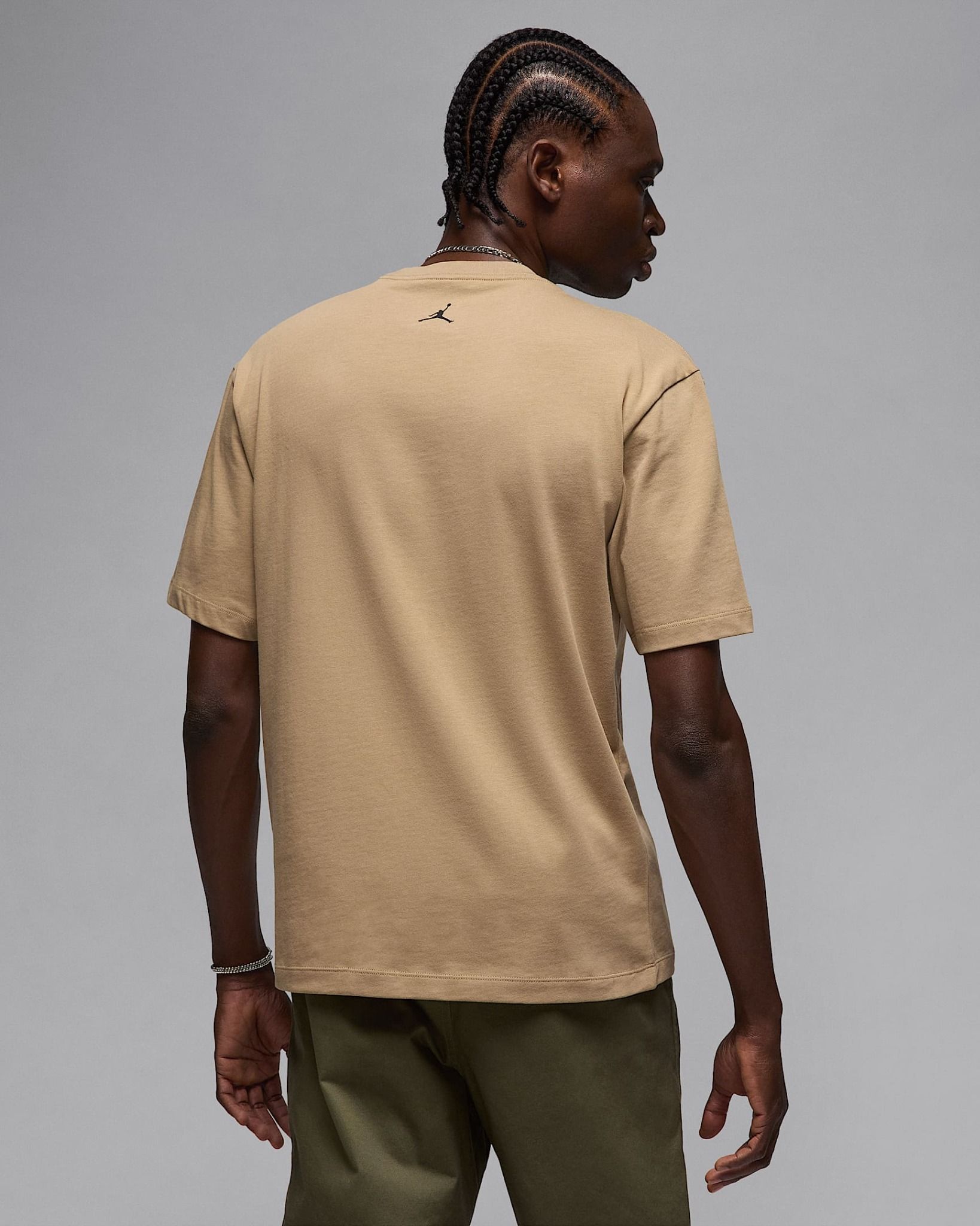Nike - Áo tay ngắn thể thao Nam Jordan Brand Men's Sneaker Patch T-Shirt