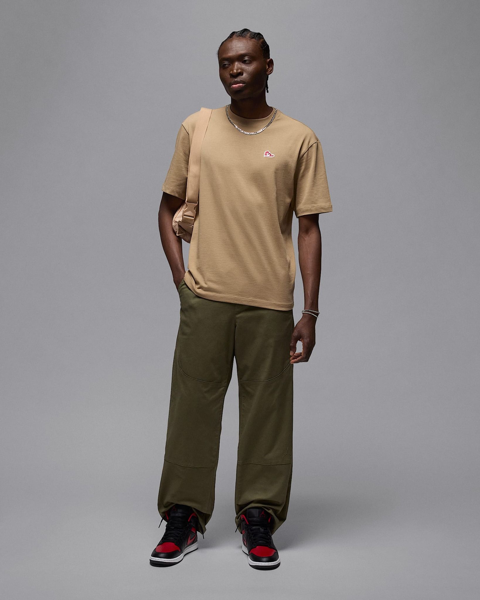 Nike - Áo tay ngắn thể thao Nam Jordan Brand Men's Sneaker Patch T-Shirt
