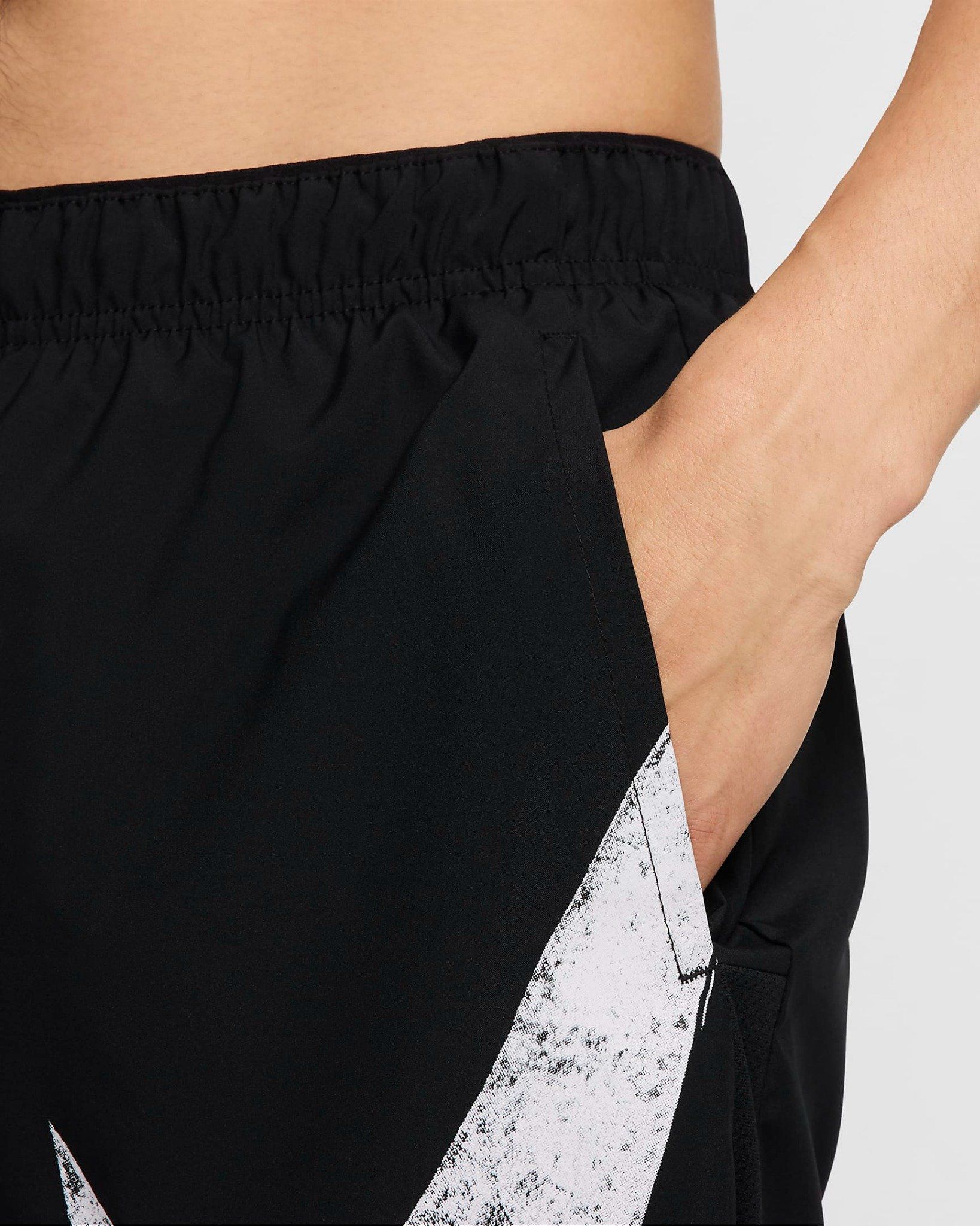 Nike - Quần ngắn thể thao Nam Challenger Swoosh Men's Dri-FIT Running Shorts