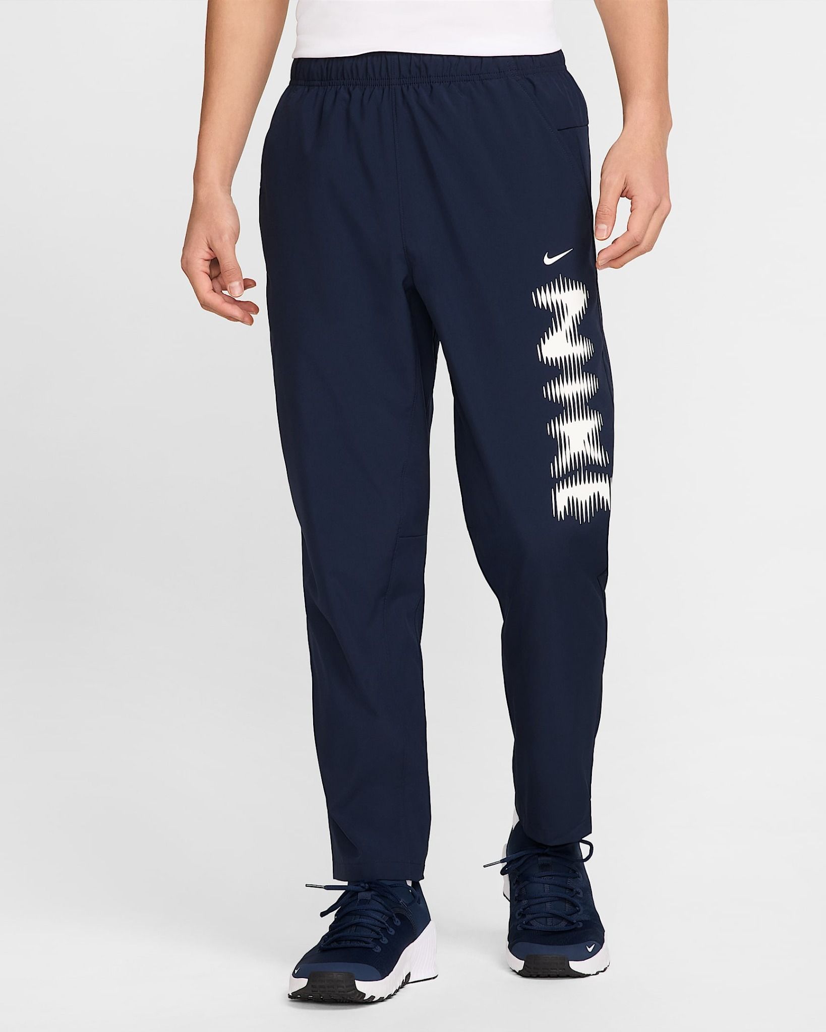 Nike - Quần dài tập luyện thể thao Nam Form Men's Dri-FIT Versatile Trousers