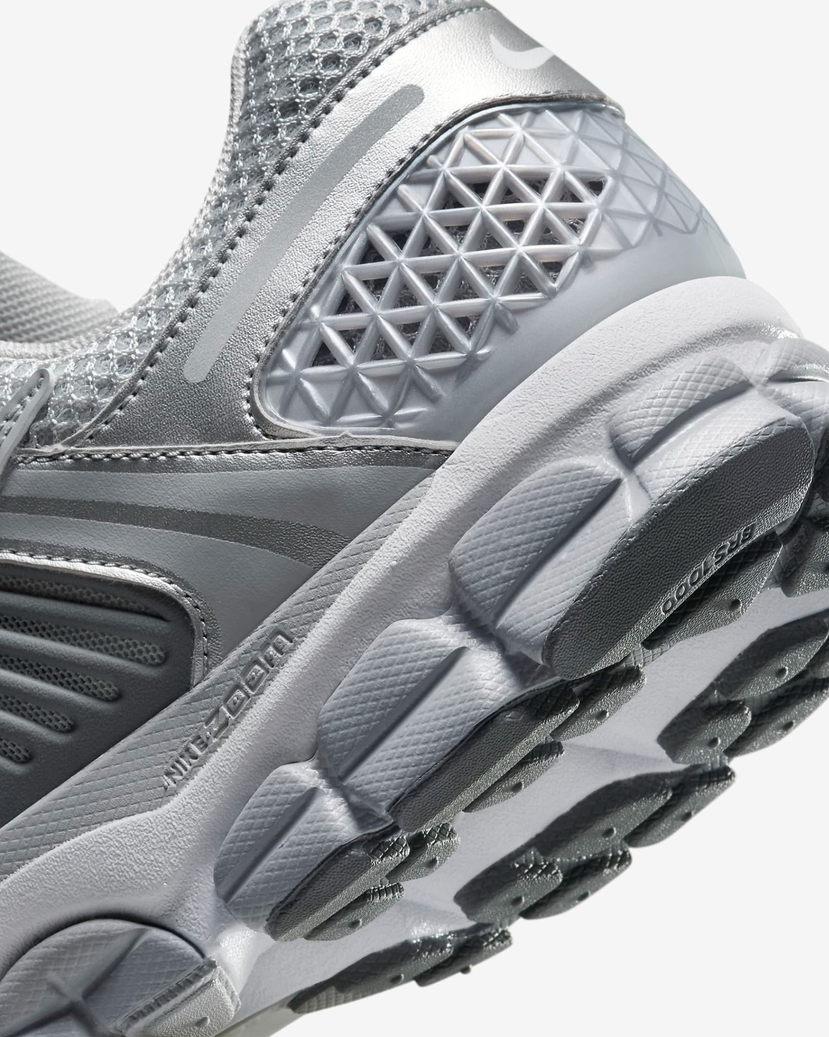 Nike - Giày thời trang thể thao Nam Nike Zoom Vomero 5 Men's Shoes