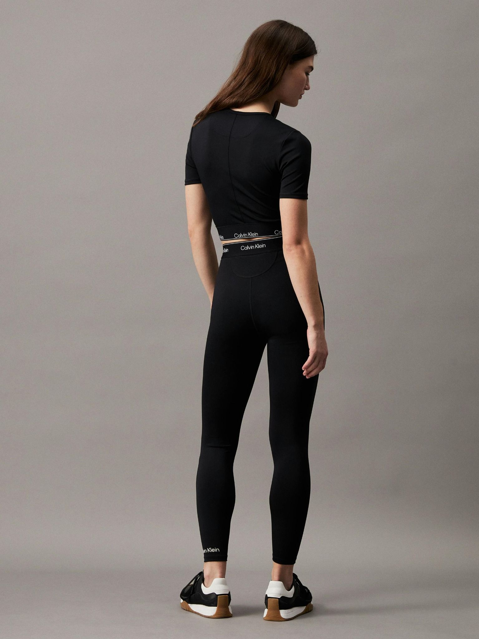 Calvin Klein - Áo tay ngắn thể thao CK nữ Cropped Gym T-Shirt
