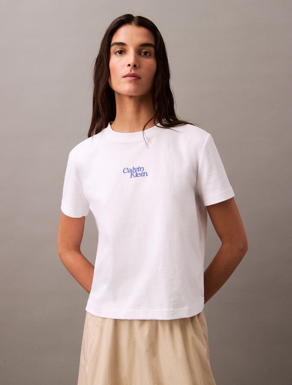 Calvin Klein - Áo thun thời trang CK nữ Flocked Logo Crewneck Tee