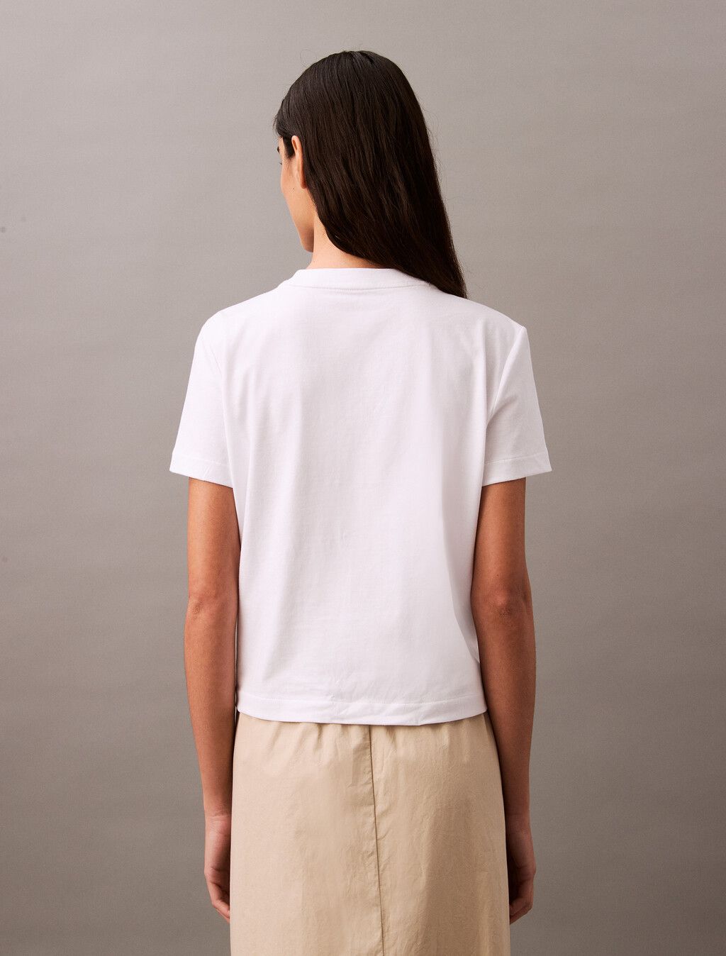 Calvin Klein - Áo thun thời trang CK nữ Flocked Logo Crewneck Tee