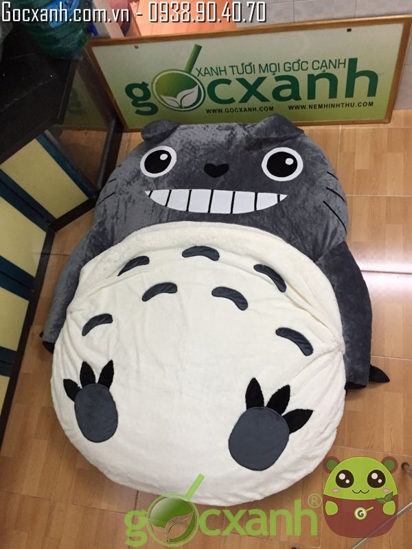 Nệm thú bông Totoro nhe răng bắp (1,2x 1,8m)