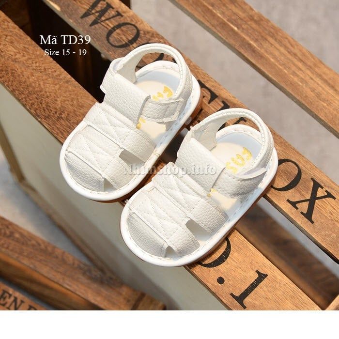 Dép sandal tập đi bé trai bé gái 0 - 18 tháng màu trắng đế mềm có kèn chíp chíp TD39