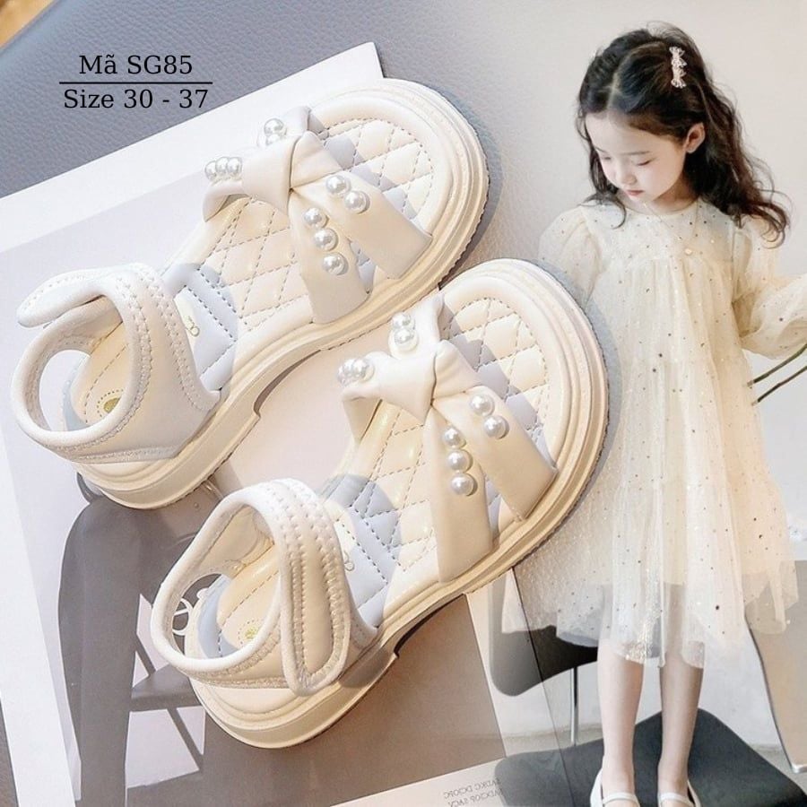 Dép sandal bé gái 6 - 12 tuổi đính ngọc trai màu trắng xinh xắn và dễ thương êm nhẹ đi học đi chơi phong cách Hàn SG85