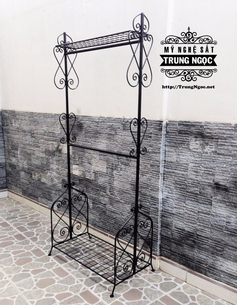 Kệ treo quần áo shop